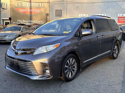 2019 Toyota Sienna XLE