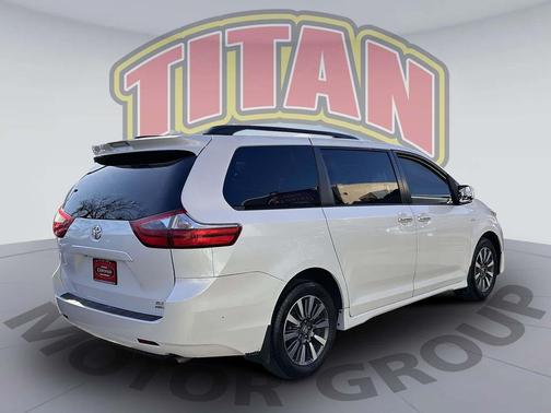 2020 Toyota Sienna XLE