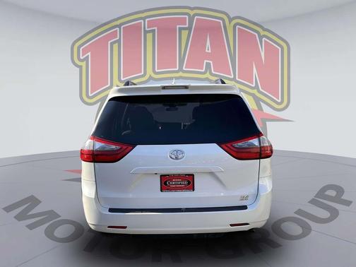 2020 Toyota Sienna XLE