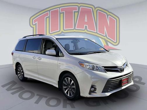 2020 Toyota Sienna XLE