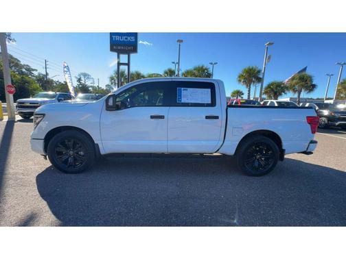 2024 Nissan Titan SV