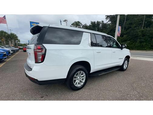 2023 Chevrolet Suburban LT