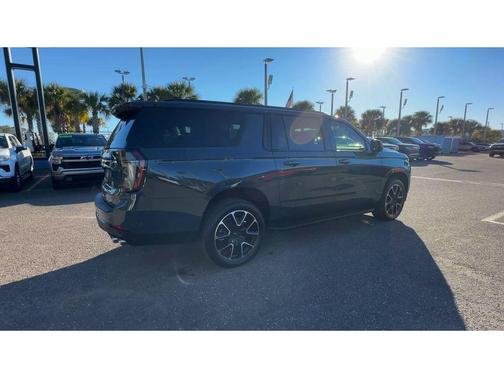 2025 Chevrolet Suburban RST