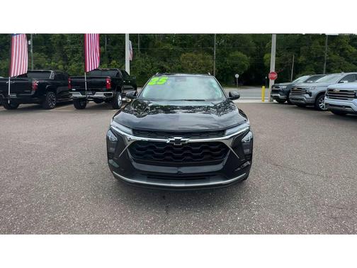 Mosaic Black Metallic 2025 Chevrolet Trax LT