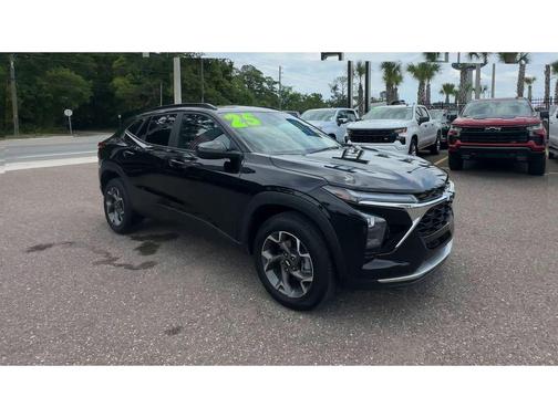 Mosaic Black Metallic 2025 Chevrolet Trax LT