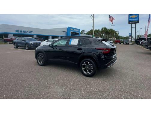 Mosaic Black Metallic 2025 Chevrolet Trax LT