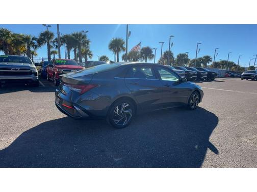 2025 Hyundai ELANTRA SEL