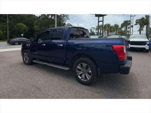 2017 Nissan Titan SV