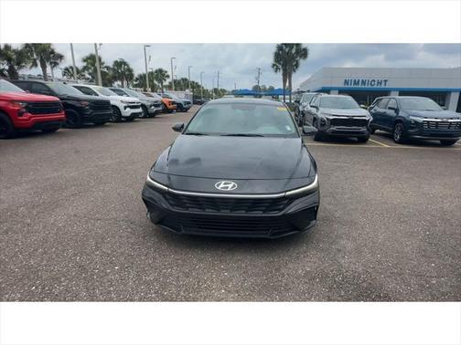 2024 Hyundai ELANTRA SE