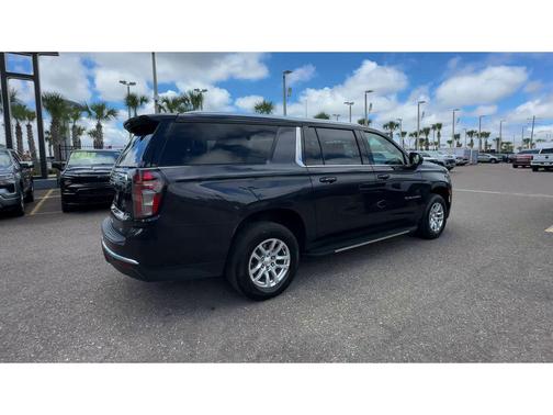 Dark Ash Metallic 2024 Chevrolet Suburban LT