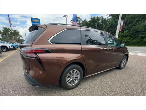 2022 Toyota Sienna XLE 7 Passenger