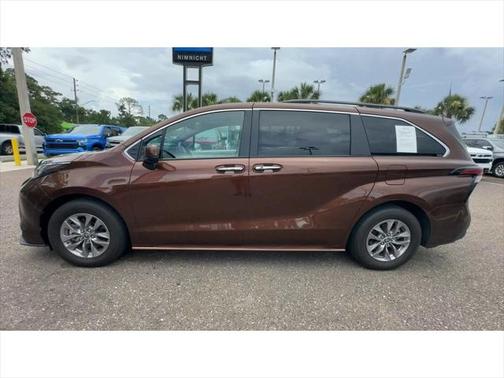 2022 Toyota Sienna XLE 7 Passenger