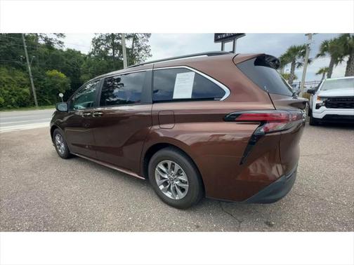 2022 Toyota Sienna XLE 7 Passenger