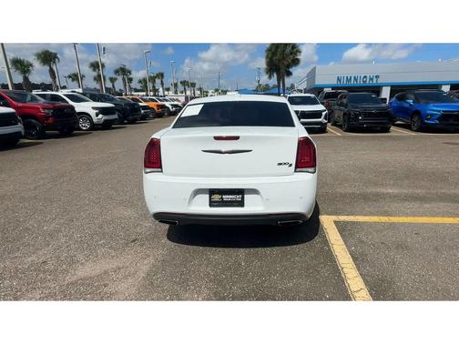Bright White Clearcoat 2022 Chrysler 300 S