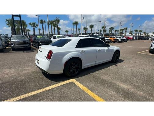 Bright White Clearcoat 2022 Chrysler 300 S
