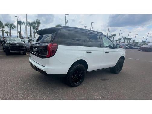 STAR WHITE MET TRI-COAT 2025 Ford Expedition Platinum