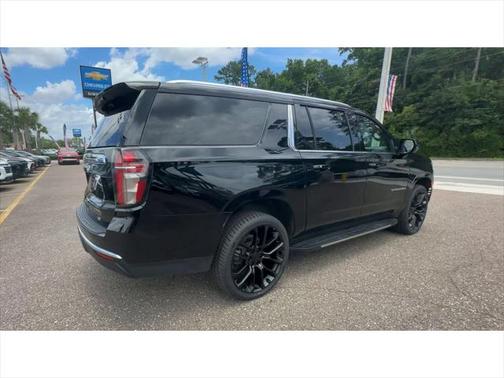 2023 Chevrolet Suburban LT