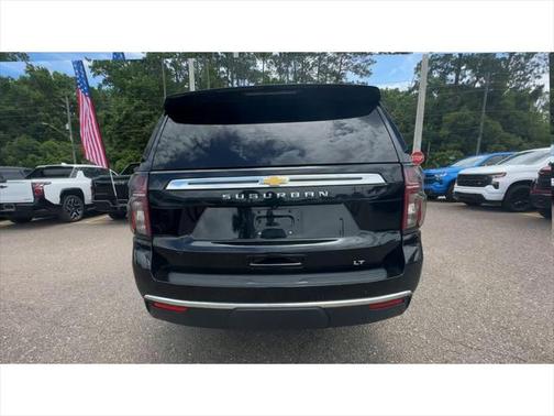2023 Chevrolet Suburban LT