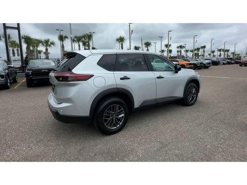 Brilliant Silver Metallic 2024 Nissan Rogue S