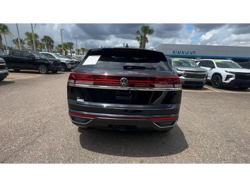 Deep Black Pearl 2025 Volkswagen Atlas Cross Sport 2.0T SE w/Technology