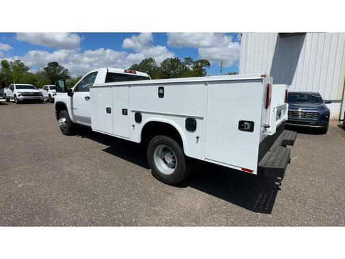 Summit White 2026 Chevrolet Silverado 3500 WT