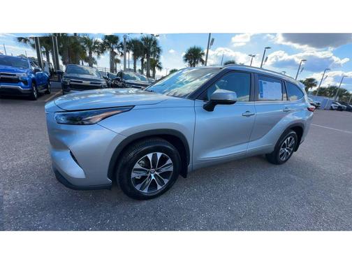 2023 Toyota Highlander XLE