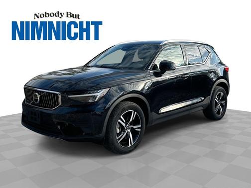 2024 Volvo XC40 B5 Core Dark Theme