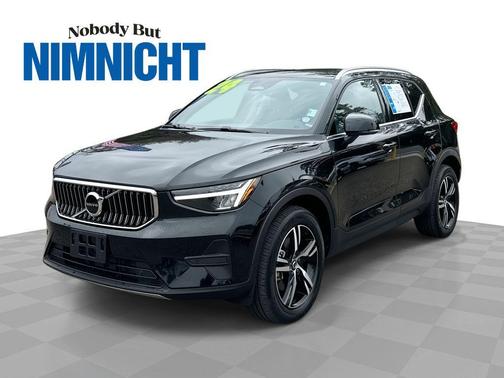 2024 Volvo XC40 B5 Core Dark Theme