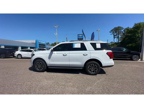 OXFORD WHITE 2022 Ford Expedition XLT