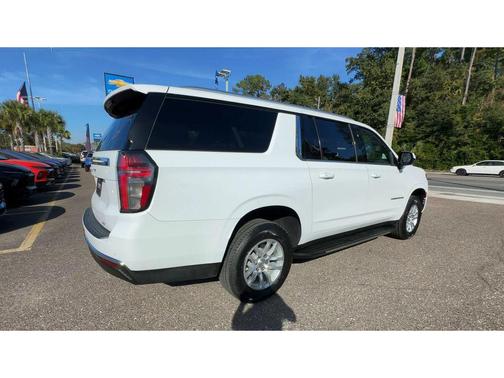2024 Chevrolet Suburban LT