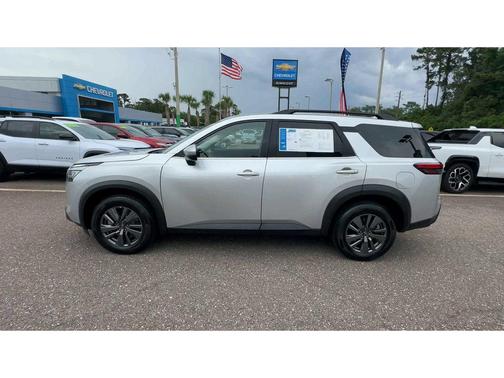 Brilliant Silver Metallic 2024 Nissan Pathfinder SV 4WD
