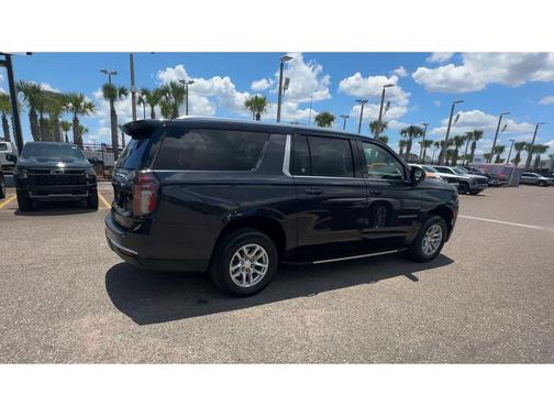 Dark Ash Metallic 2024 Chevrolet Suburban LT