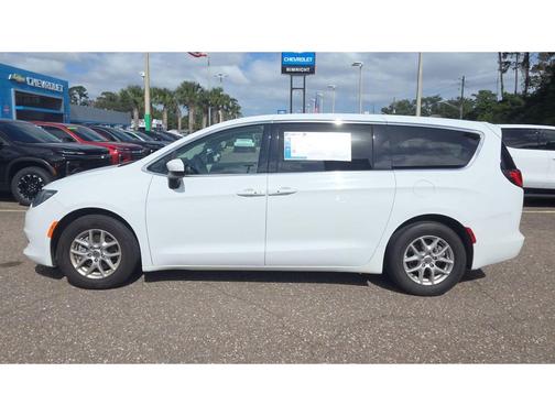 Bright White Clearcoat 2023 Chrysler Voyager LX