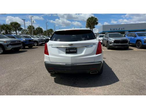 Crystal White Tricoat 2017 Cadillac XT5 Luxury