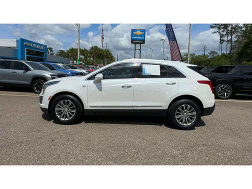 Crystal White Tricoat 2017 Cadillac XT5 Luxury