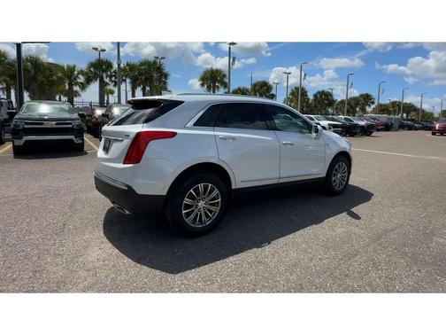 Crystal White Tricoat 2017 Cadillac XT5 Luxury