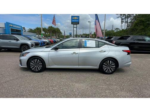 Brilliant Silver Metallic 2024 Nissan Altima 2.5 SV