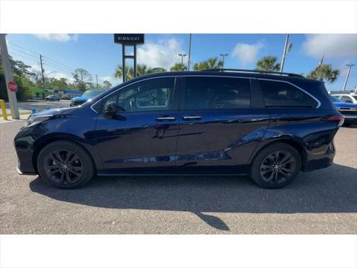 2022 Toyota Sienna XSE 7 Passenger