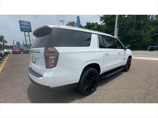 2023 Chevrolet Suburban LT