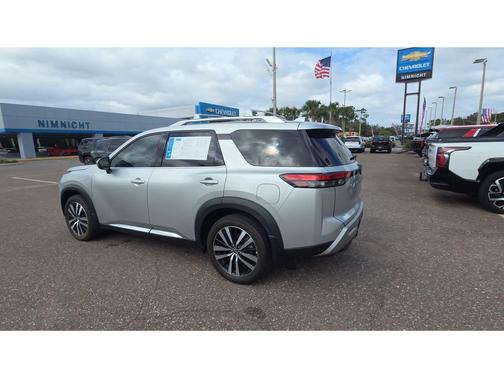 Brilliant Silver Metallic 2024 Nissan Pathfinder Platinum FWD