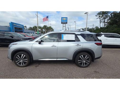 Brilliant Silver Metallic 2024 Nissan Pathfinder Platinum FWD