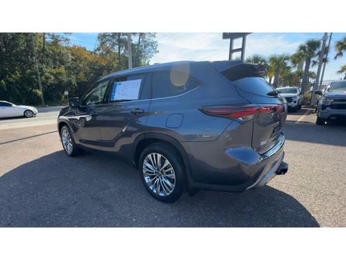 2025 Toyota Highlander Platinum