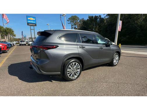 2025 Toyota Highlander Platinum