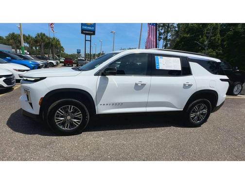 Summit White 2025 Chevrolet Traverse LT