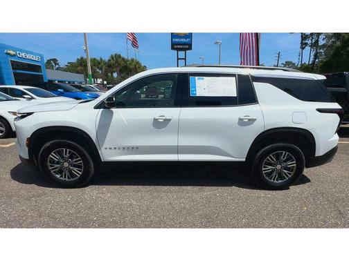 Summit White 2025 Chevrolet Traverse LT