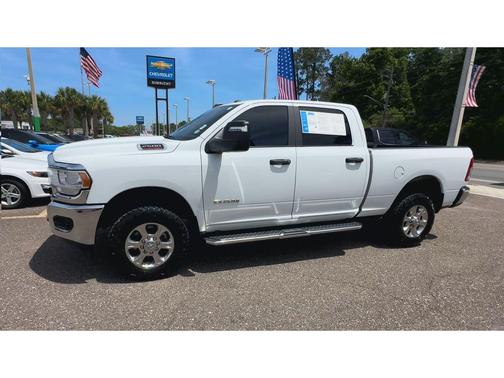Bright White Clearcoat 2024 RAM 2500 Big Horn Crew Cab 4x4 6'4' Box
