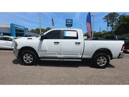 Bright White Clearcoat 2024 RAM 2500 Big Horn Crew Cab 4x4 6'4' Box