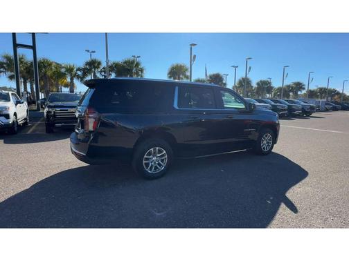 2023 Chevrolet Suburban LT
