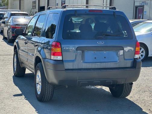 Blue 2005 Ford Escape XLT