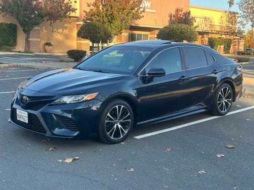 Galactic Aqua Mica 2018 Toyota Camry SE